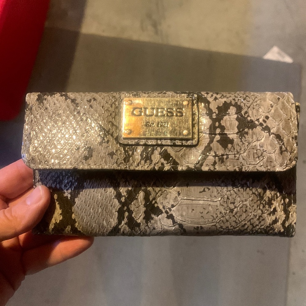 Guess  Snake skin wallet